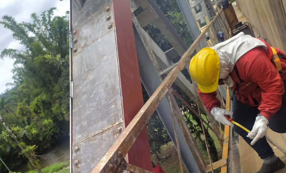 Reforma de ponte metálica em Morretes atinge quase 50% de execução