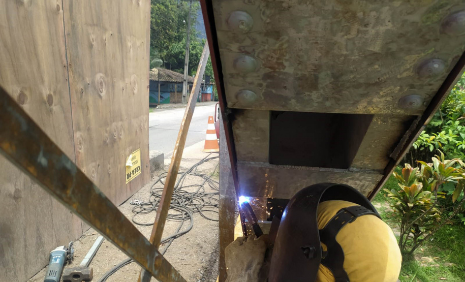 Reforma de ponte metálica em Morretes atinge quase 50% de execução