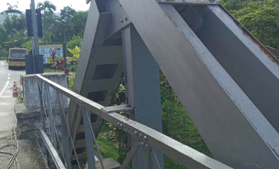Reforma de ponte metálica em Morretes atinge quase 50% de execução