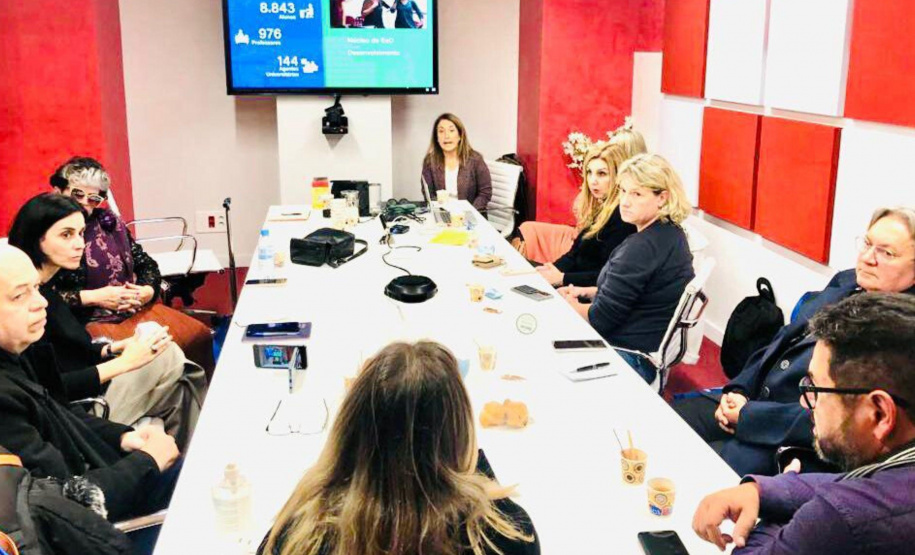 Missão internacional reforça as metodologias de ensino a distância das universidades estaduais