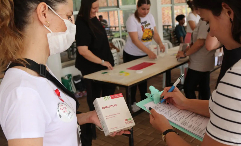 Dia Mundial de Combate à Aids é marcado por ações de conscientização na UEL