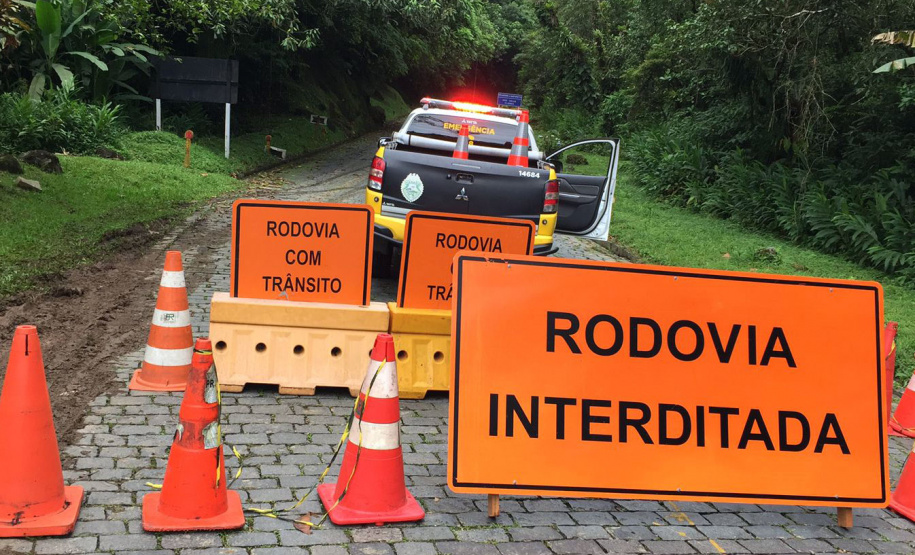 Estrada da Graciosa permanece bloqueada; DER/PR monitora área afetada pelas chuvas
