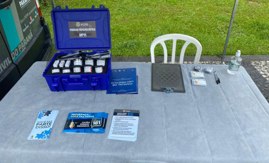 PCPR orienta veranistas com van na orla da praia