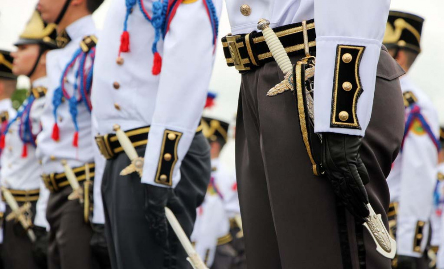 120 Cadetes do Curso de Formação de Oficiais da PMPR receberam o Espadim Tiradentes
