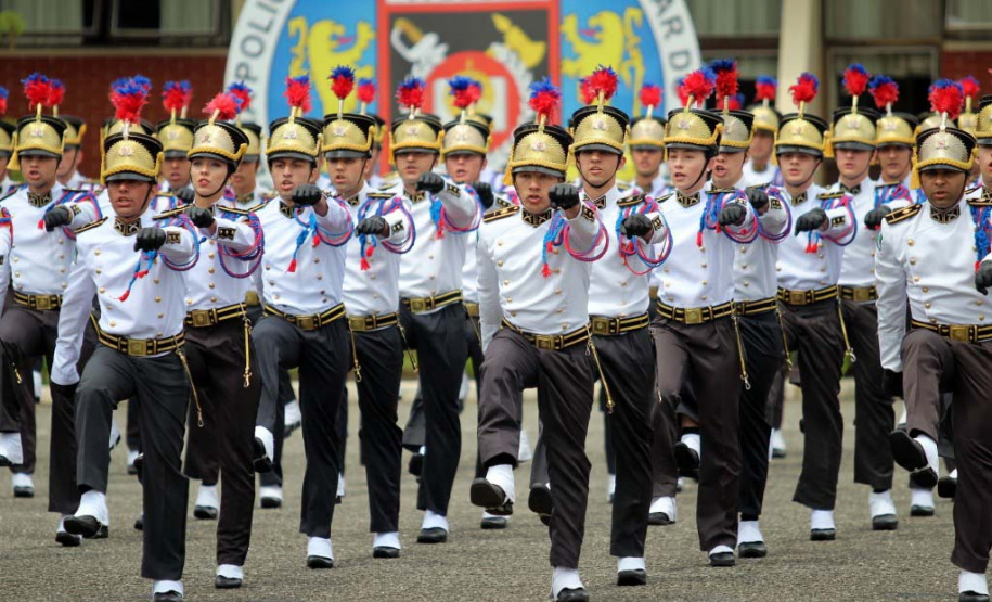 120 Cadetes do Curso de Formação de Oficiais da PMPR receberam o Espadim Tiradentes