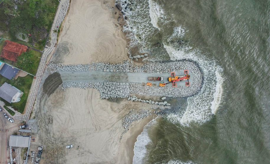 Primeiros tetrápodes começam a ser instalados no Litoral do Paraná