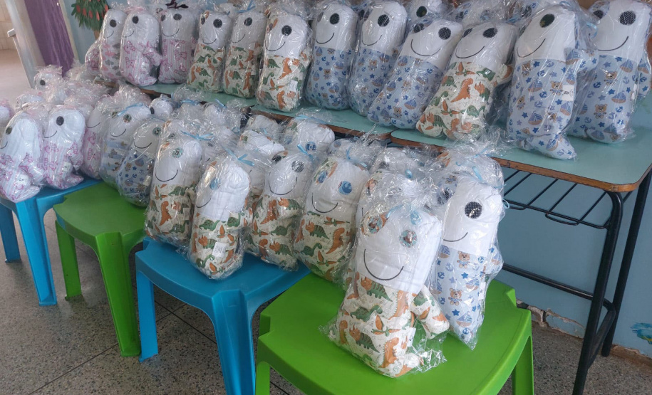 Projeto realizado na Penitenciária Industrial produz naninhas para crianças de Cascavel