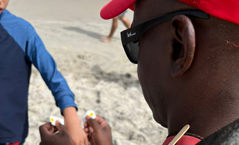 Corpo de Bombeiros orienta sobre retirada de pulseirinhas e cuidados com crianças nas praias 