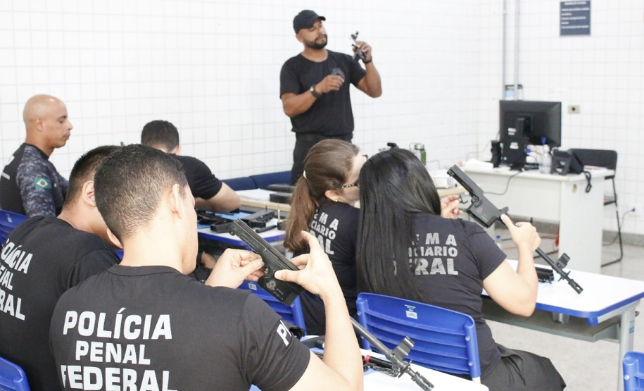 Policiais penais paranaenses aprimoram conhecimento em intercâmbio