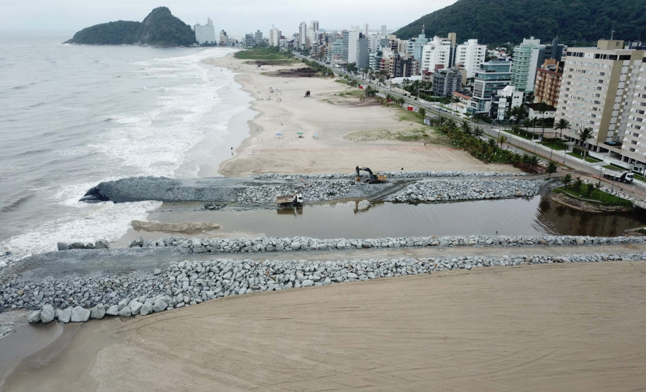 Veranistas devem evitar trechos de obras no litoral, para evitar acidentes
