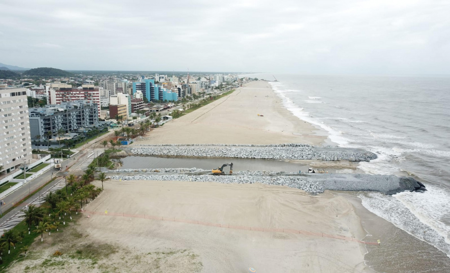 Veranistas devem evitar trechos de obras no litoral, para evitar acidentes