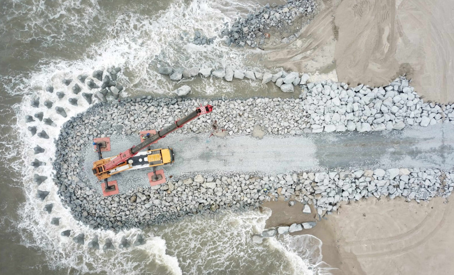 Veranistas devem evitar trechos de obras no litoral, para evitar acidentes