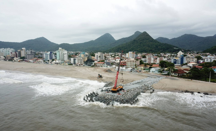 Veranistas devem evitar trechos de obras no litoral, para evitar acidentes