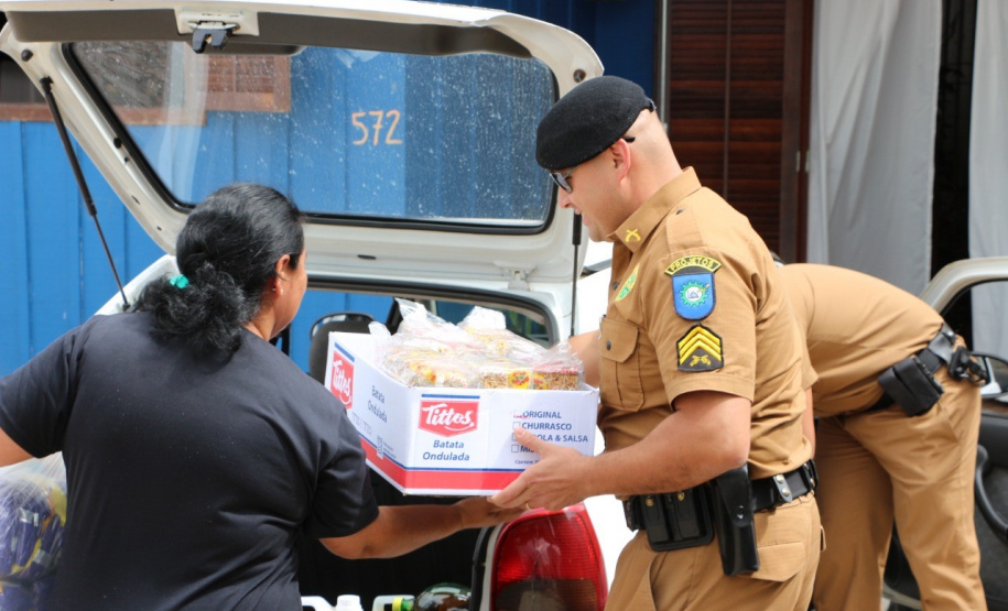 Ver(aba ativa)     Editar     Despublicar     Excluir     Revisões  PMPR distribui mais de duas toneladas de alimentos e 1,2 mil brinquedos para crianças em Curitiba
