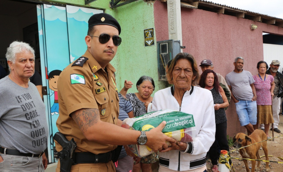 Ver(aba ativa)     Editar     Despublicar     Excluir     Revisões  PMPR distribui mais de duas toneladas de alimentos e 1,2 mil brinquedos para crianças em Curitiba