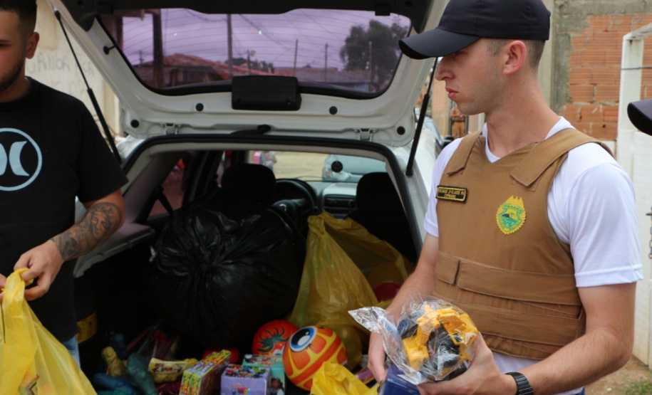 Ver(aba ativa)     Editar     Despublicar     Excluir     Revisões  PMPR distribui mais de duas toneladas de alimentos e 1,2 mil brinquedos para crianças em Curitiba