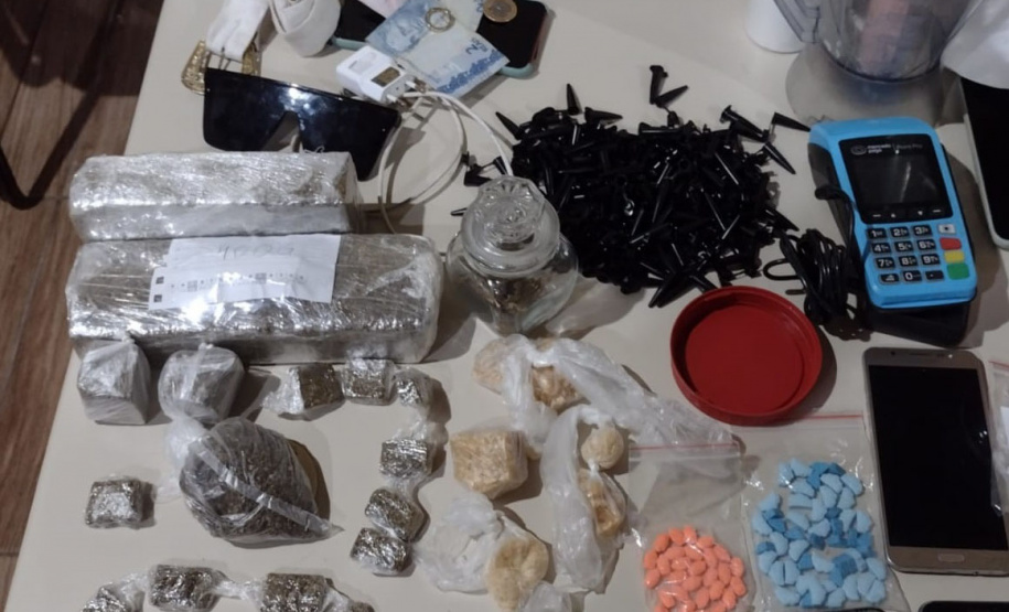 CIROCAM prende casal e apreende adolescentes por tráfico de drogas no litoral