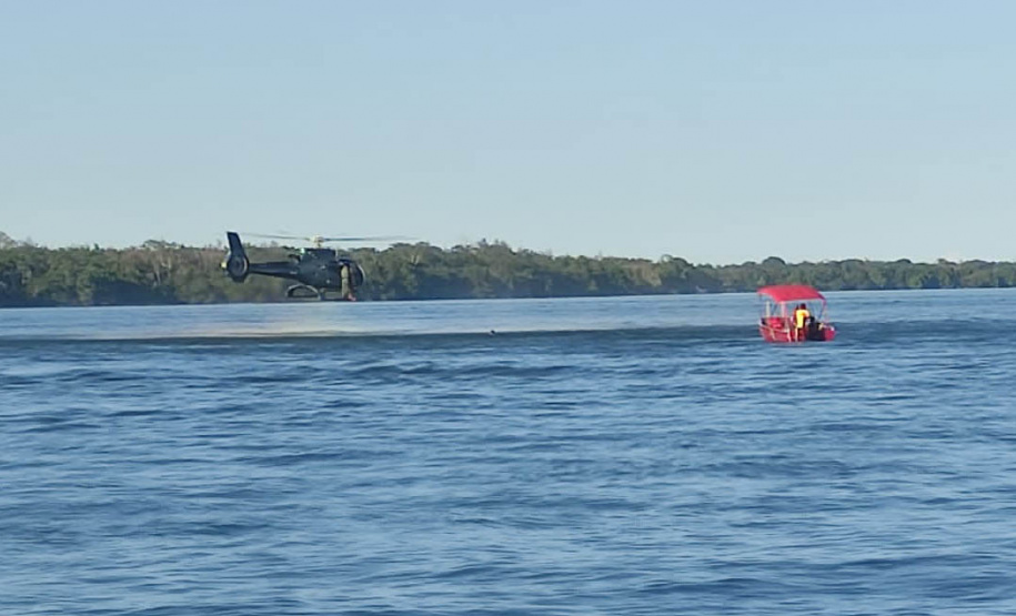 Guarda-vidas do Corpo de Bombeiros realizam treinamento com aeronaves em Porto Rico, no Noroeste