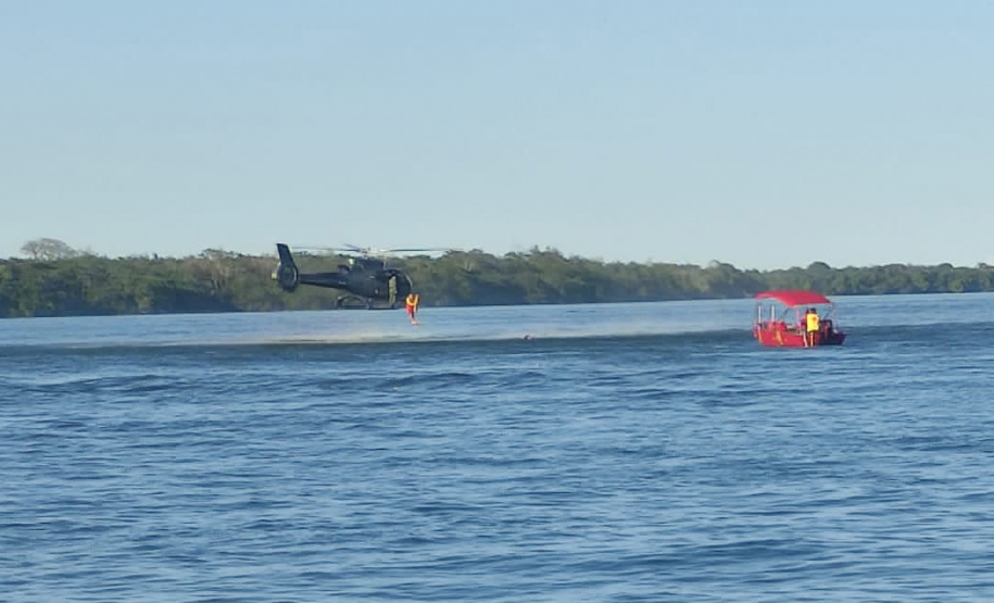 Guarda-vidas do Corpo de Bombeiros realizam treinamento com aeronaves em Porto Rico, no Noroeste