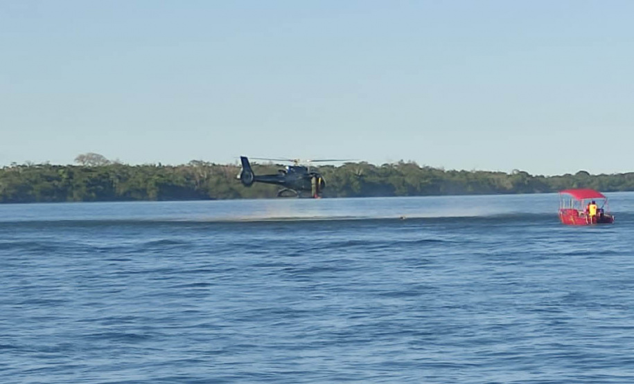 Guarda-vidas do Corpo de Bombeiros realizam treinamento com aeronaves em Porto Rico, no Noroeste