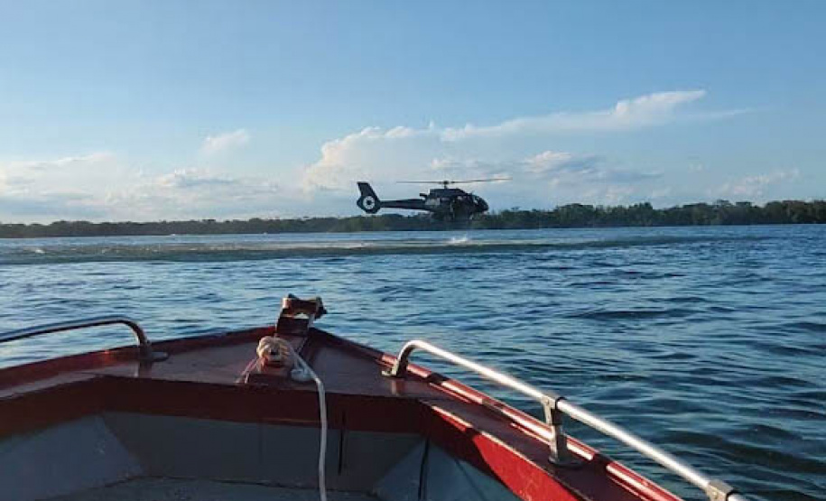 Guarda-vidas do Corpo de Bombeiros fazem treinamento com aeronaves em Porto Rico, no Noroeste