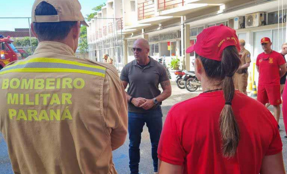 GUARATUBA - Secretário de Segurança acompanha ações do Verão Maior Paraná em Guaratuba e na Ilha do Mel - O secretário e sua comitiva estiveram nas sedes do Corpo de Bombeiros Militar, da Polícia Militar, da Polícia Civil e da Polícia Penal, em Guaratuba -