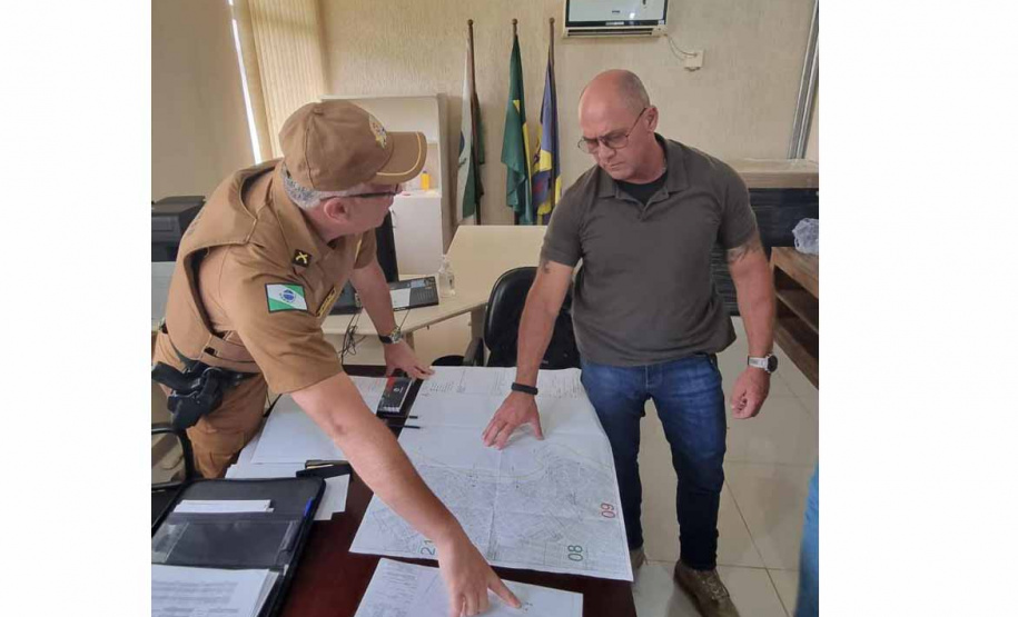 GUARATUBA - Secretário de Segurança acompanha ações do Verão Maior Paraná em Guaratuba e na Ilha do Mel - O secretário e sua comitiva estiveram nas sedes do Corpo de Bombeiros Militar, da Polícia Militar, da Polícia Civil e da Polícia Penal, em Guaratuba -