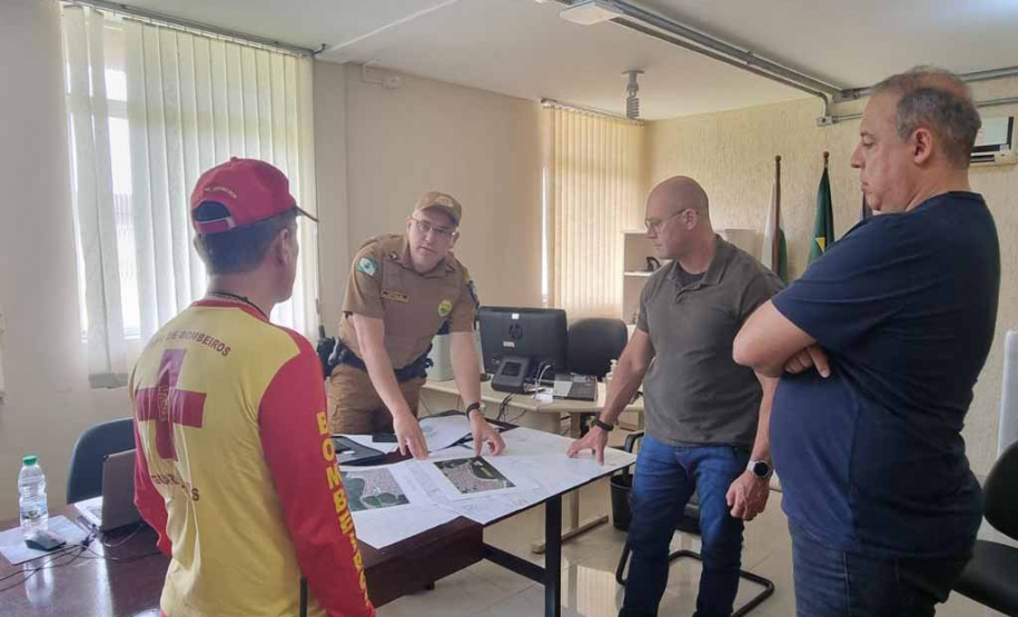GUARATUBA - Secretário de Segurança acompanha ações do Verão Maior Paraná em Guaratuba e na Ilha do Mel - O secretário e sua comitiva estiveram nas sedes do Corpo de Bombeiros Militar, da Polícia Militar, da Polícia Civil e da Polícia Penal, em Guaratuba -
