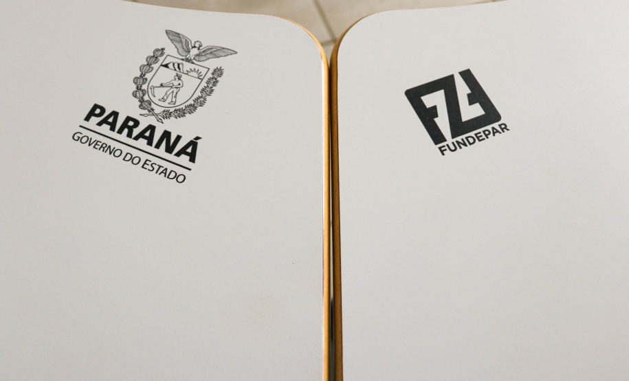 Colégios estaduais recebem mais de 100 mil novas carteiras