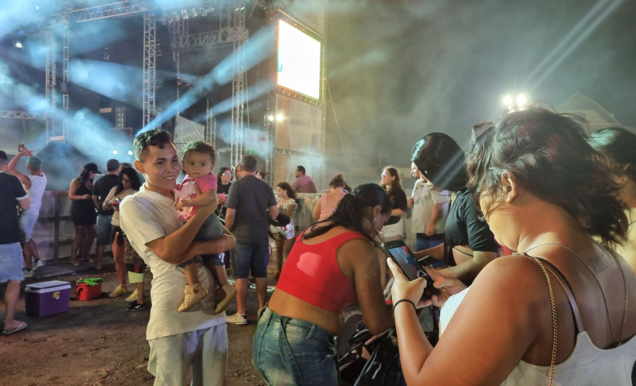 PONTAL DO PARANÁ – Show com os londrinenses da dupla Jeann & Julio. -