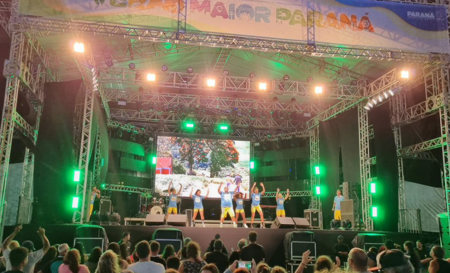 PONTAL DO PARANÁ – Show com os londrinenses da dupla Jeann & Julio. -