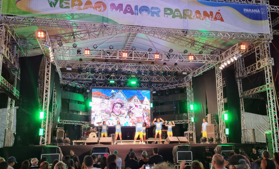 PONTAL DO PARANÁ – Show com os londrinenses da dupla Jeann & Julio. -