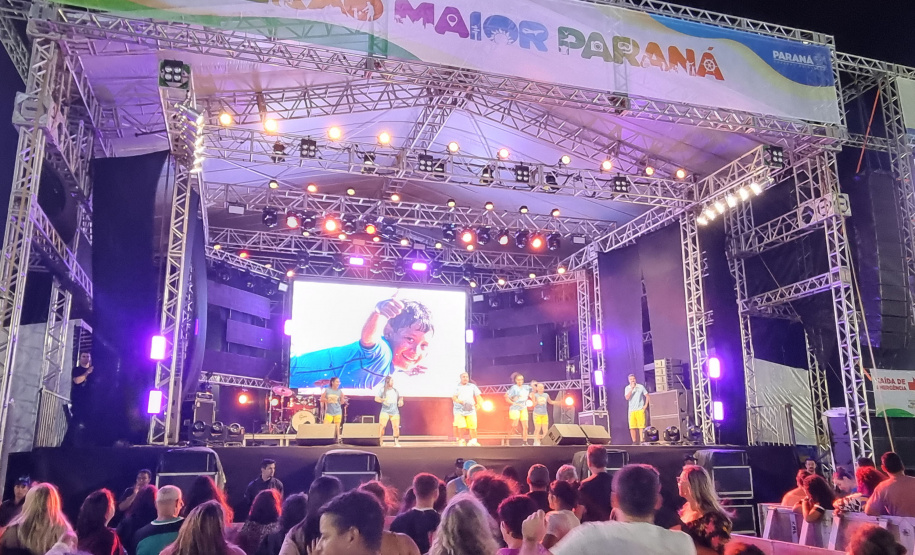 PONTAL DO PARANÁ – Show com os londrinenses da dupla Jeann & Julio. -