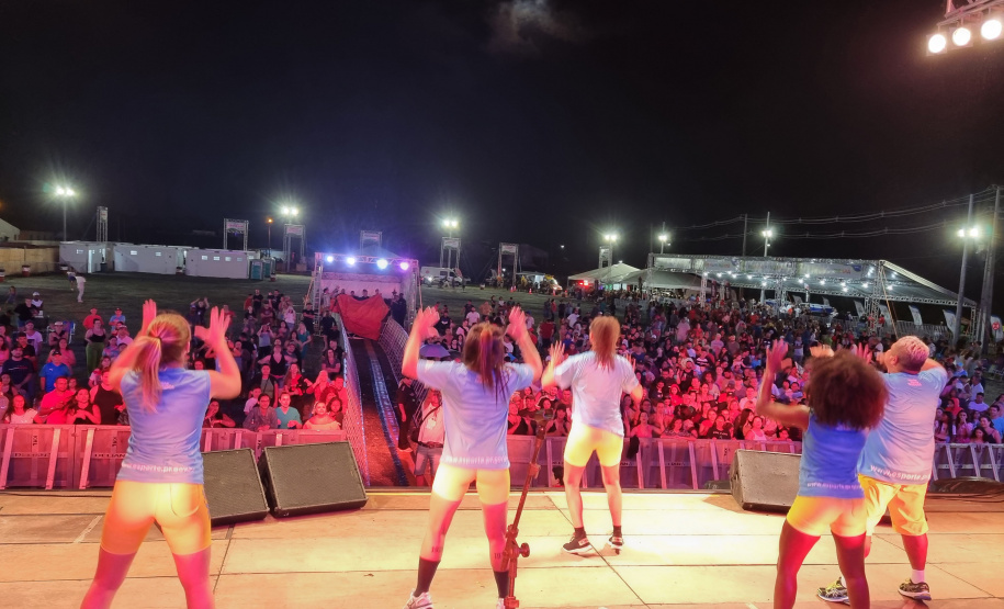 PONTAL DO PARANÁ – Show com os londrinenses da dupla Jeann & Julio. -