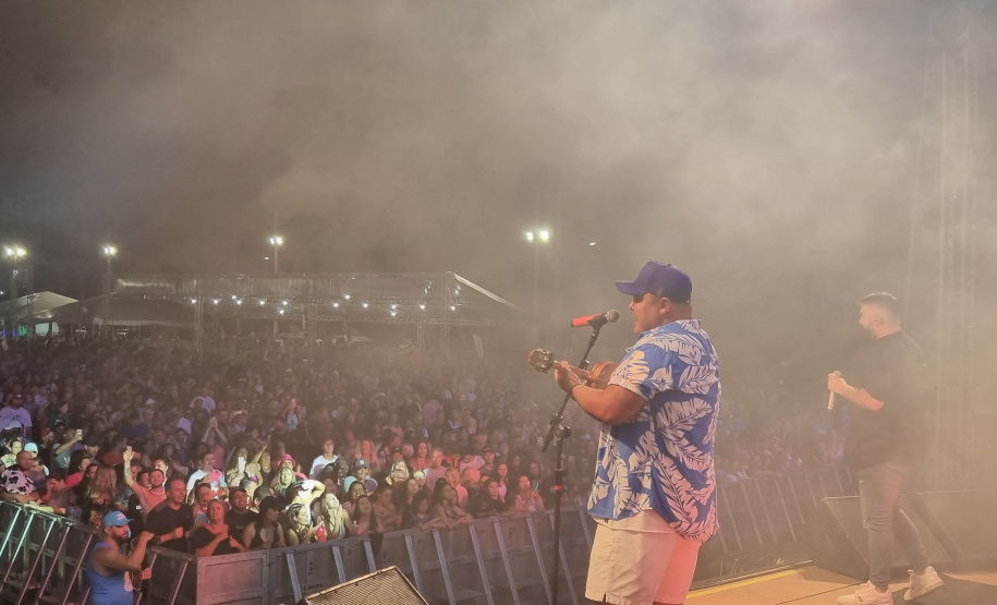 PONTAL DO PARANÁ – Show com os londrinenses da dupla Jeann & Julio. -