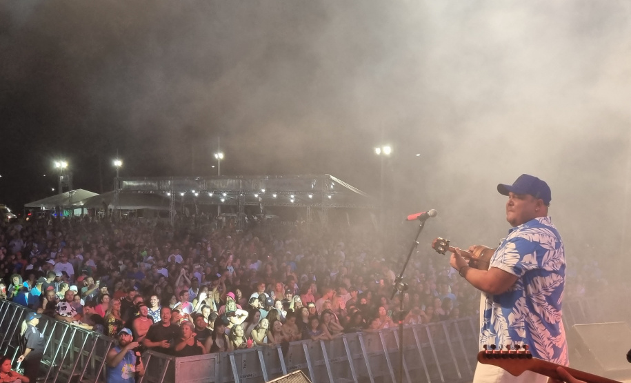PONTAL DO PARANÁ – Show com os londrinenses da dupla Jeann & Julio. -