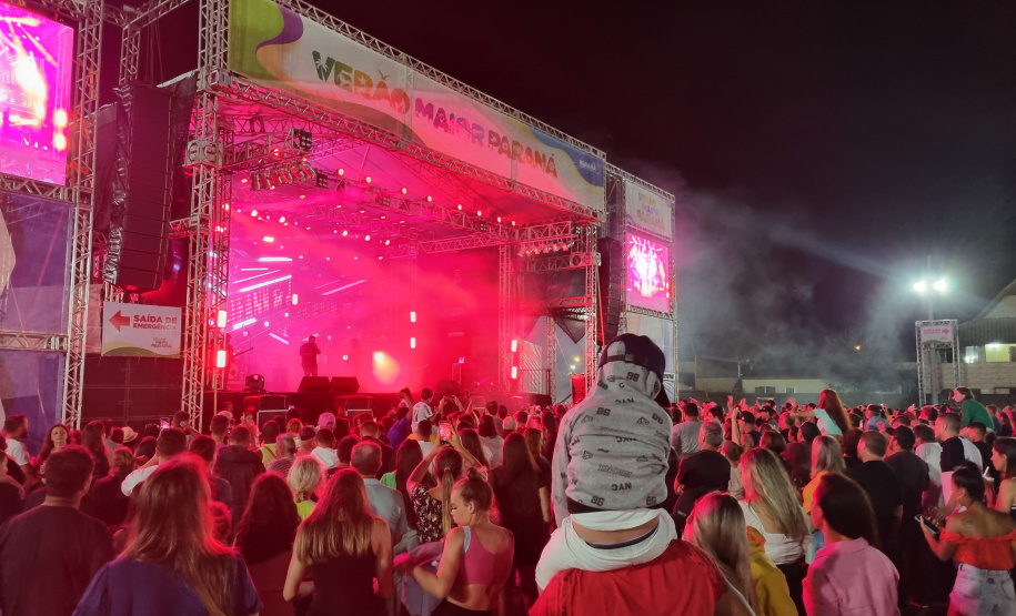 PONTAL DO PARANÁ – Show com os londrinenses da dupla Jeann & Julio. -