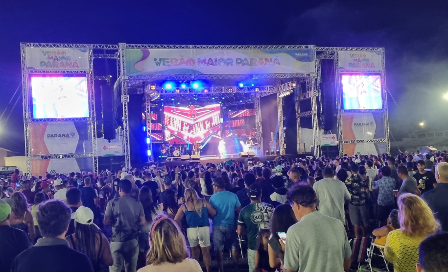PONTAL DO PARANÁ – Show com os londrinenses da dupla Jeann & Julio. -