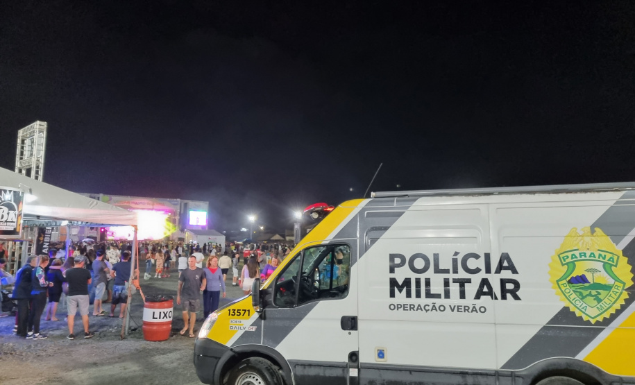 PONTAL DO PARANÁ – Show com os londrinenses da dupla Jeann & Julio. -