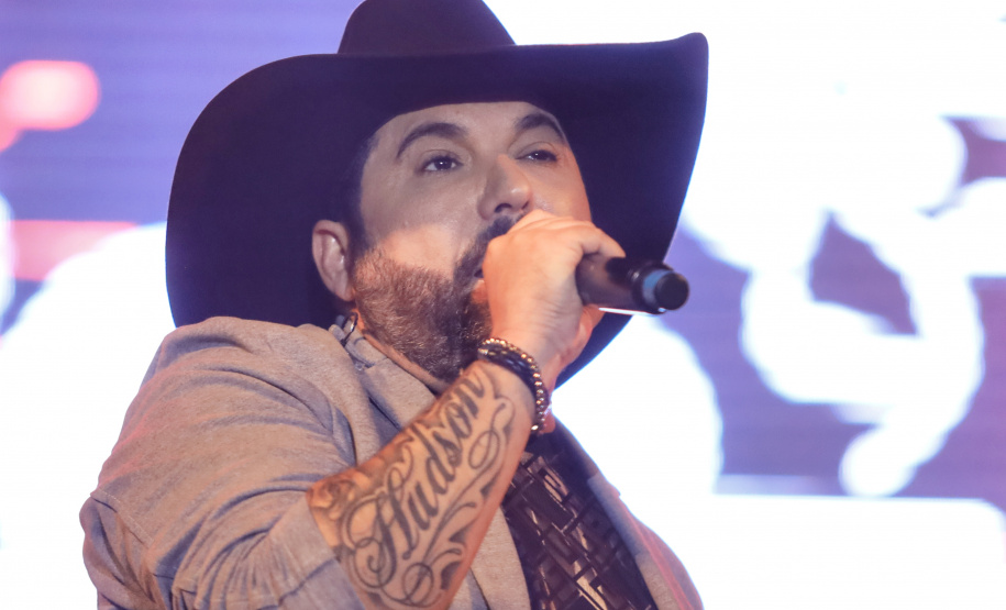 Edson & Hudson e Jeann & Julio encerram primeira semana de shows gratuito no Litoral