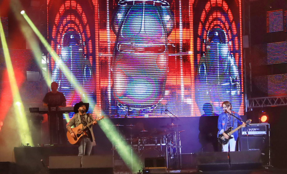 Edson & Hudson e Jeann & Julio encerram primeira semana de shows gratuito no Litoral