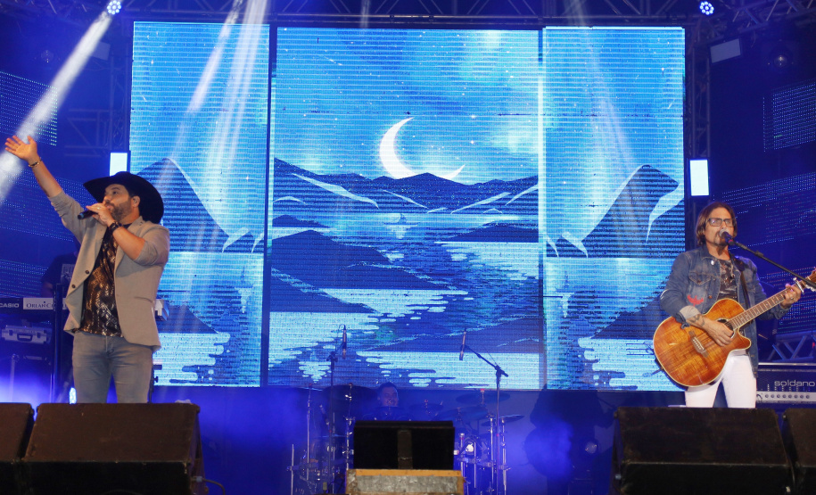 Edson & Hudson e Jeann & Julio encerram primeira semana de shows gratuito no Litoral