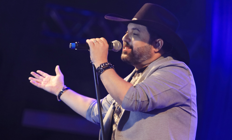 Edson & Hudson e Jeann & Julio encerram primeira semana de shows gratuito no Litoral