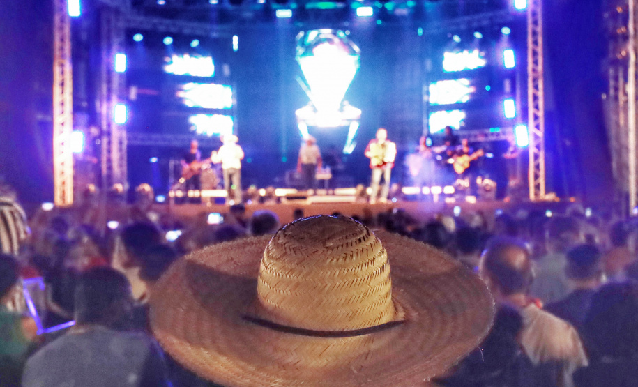 Dupla George Henrique & Rodrigo e Trio Parada Dura agitaram noite de sábado no Litoral