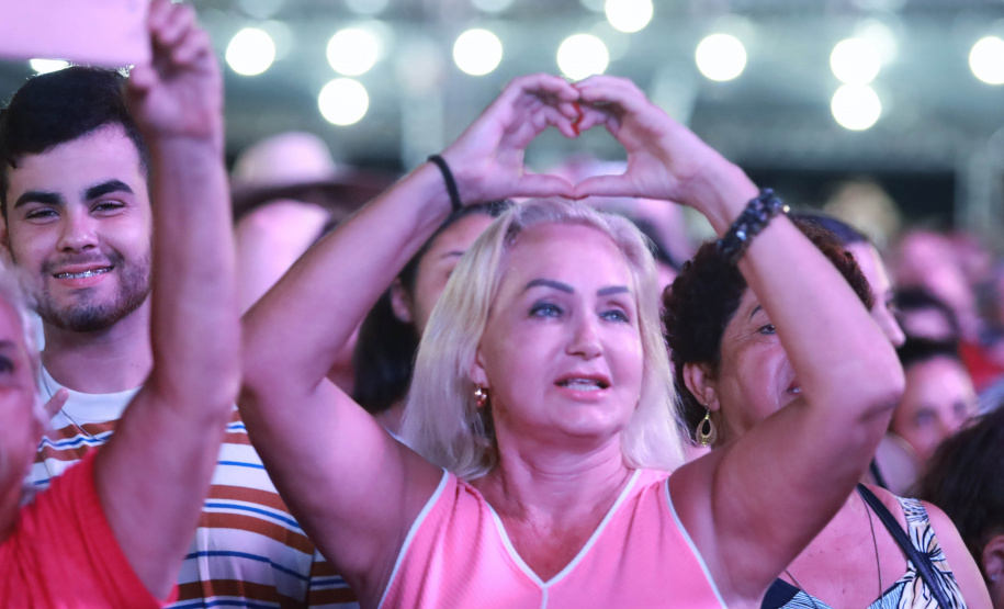Dupla George Henrique & Rodrigo e Trio Parada Dura agitaram noite de sábado no Litoral