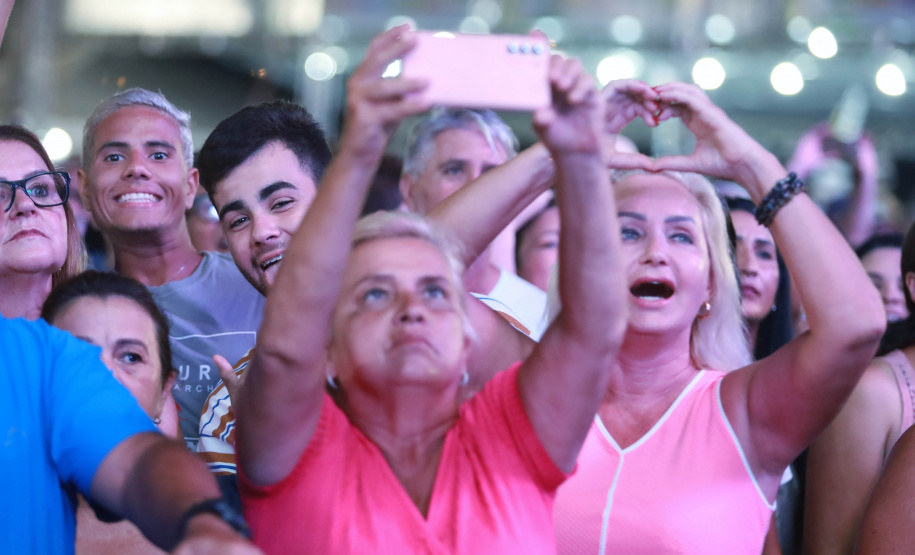Dupla George Henrique & Rodrigo e Trio Parada Dura agitaram noite de sábado no Litoral
