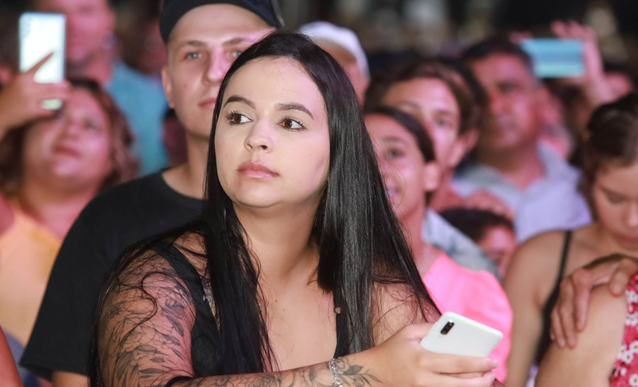 Dupla George Henrique & Rodrigo e Trio Parada Dura agitaram noite de sábado no Litoral