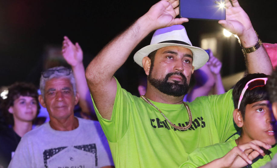 Dupla George Henrique & Rodrigo e Trio Parada Dura agitaram noite de sábado no Litoral