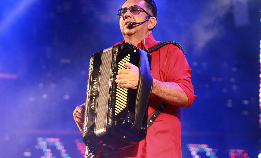 Dupla George Henrique & Rodrigo e Trio Parada Dura agitaram noite de sábado no Litoral