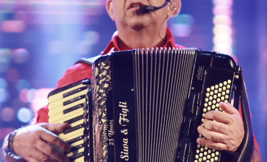 Dupla George Henrique & Rodrigo e Trio Parada Dura agitaram noite de sábado no Litoral